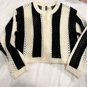 Bold black and white stripe cropped knit sweater with long sleeves